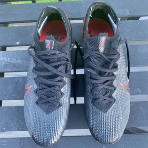 Nike Mercurial Vapor Flyknit soccer cleats size 7.5